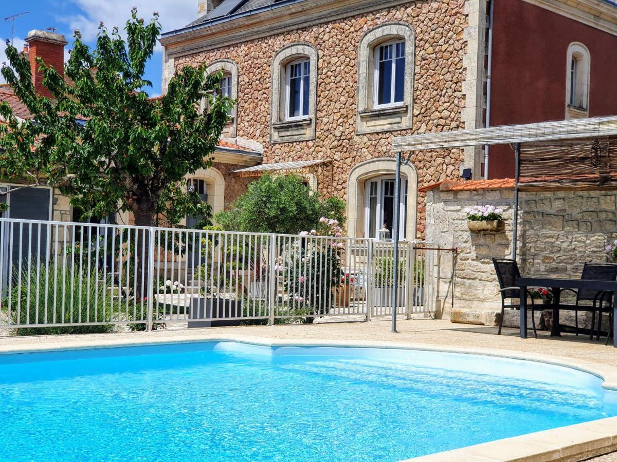 La Villa Des Roses Gite Chambres D'Hotes Piscine Chauffee Lucon Exterior photo