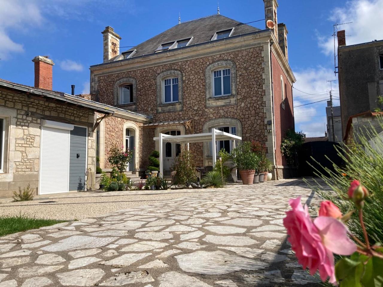 La Villa Des Roses Gite Chambres D'Hotes Piscine Chauffee Lucon Exterior photo