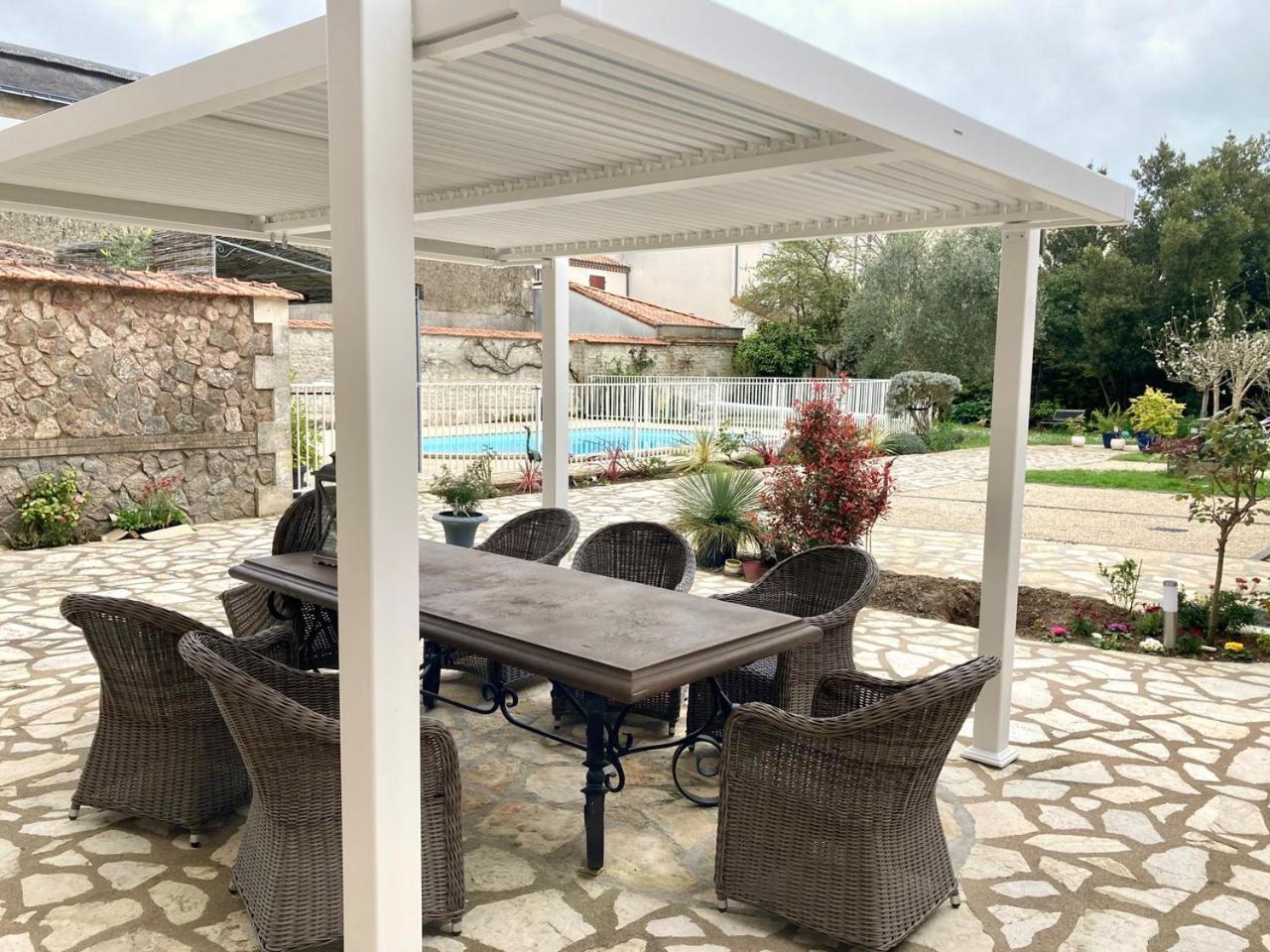 La Villa Des Roses Gite Chambres D'Hotes Piscine Chauffee Lucon Exterior photo