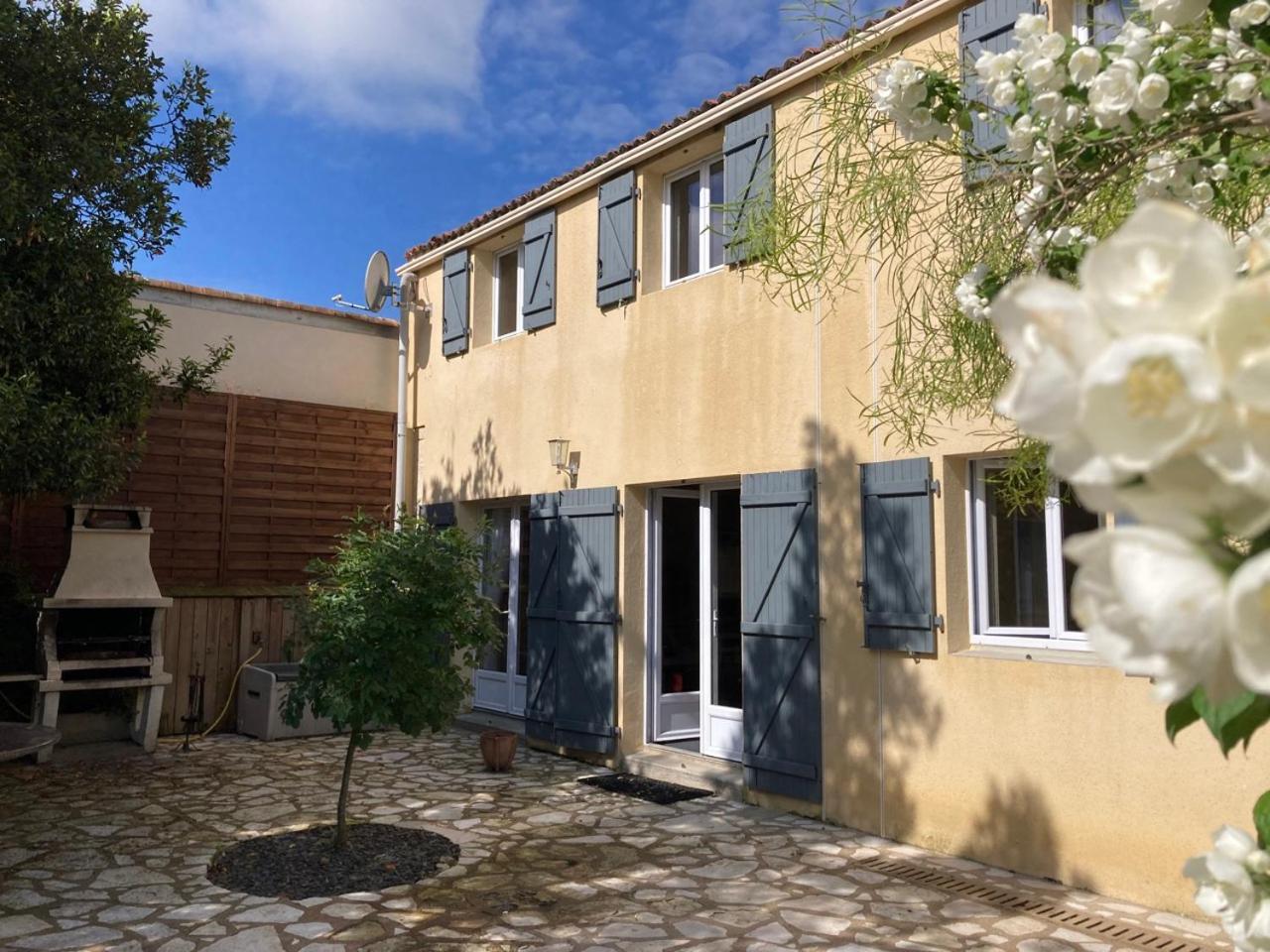 La Villa Des Roses Gite Chambres D'Hotes Piscine Chauffee Lucon Exterior photo