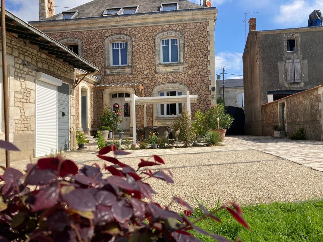 La Villa Des Roses Gite Chambres D'Hotes Piscine Chauffee Lucon Exterior photo