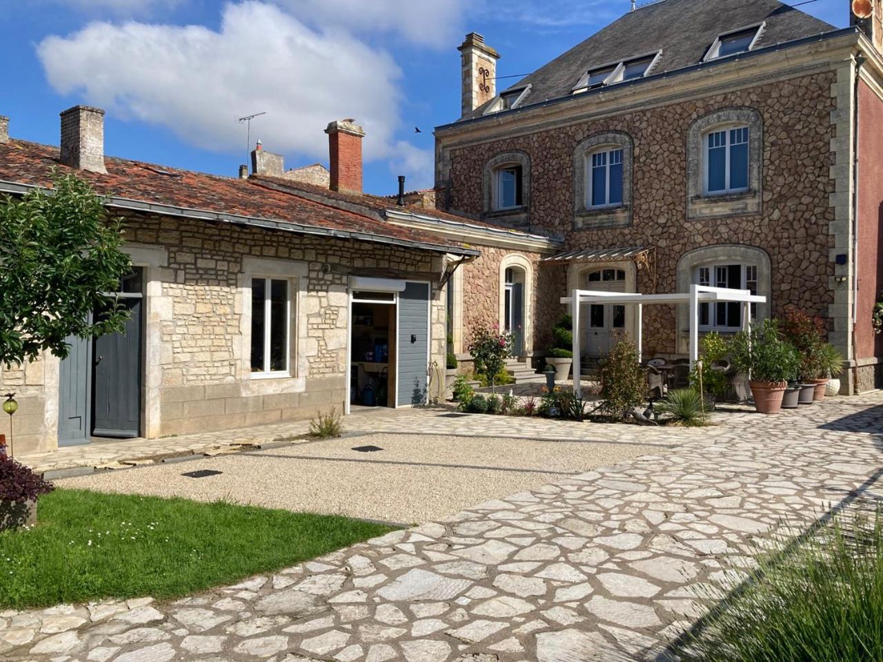 La Villa Des Roses Gite Chambres D'Hotes Piscine Chauffee Lucon Exterior photo