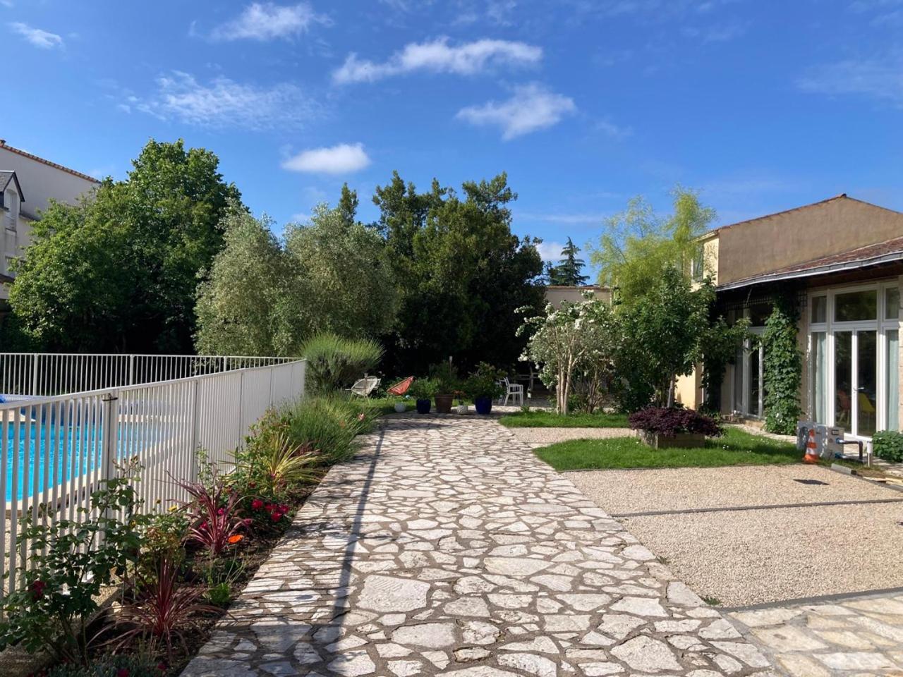 La Villa Des Roses Gite Chambres D'Hotes Piscine Chauffee Lucon Exterior photo