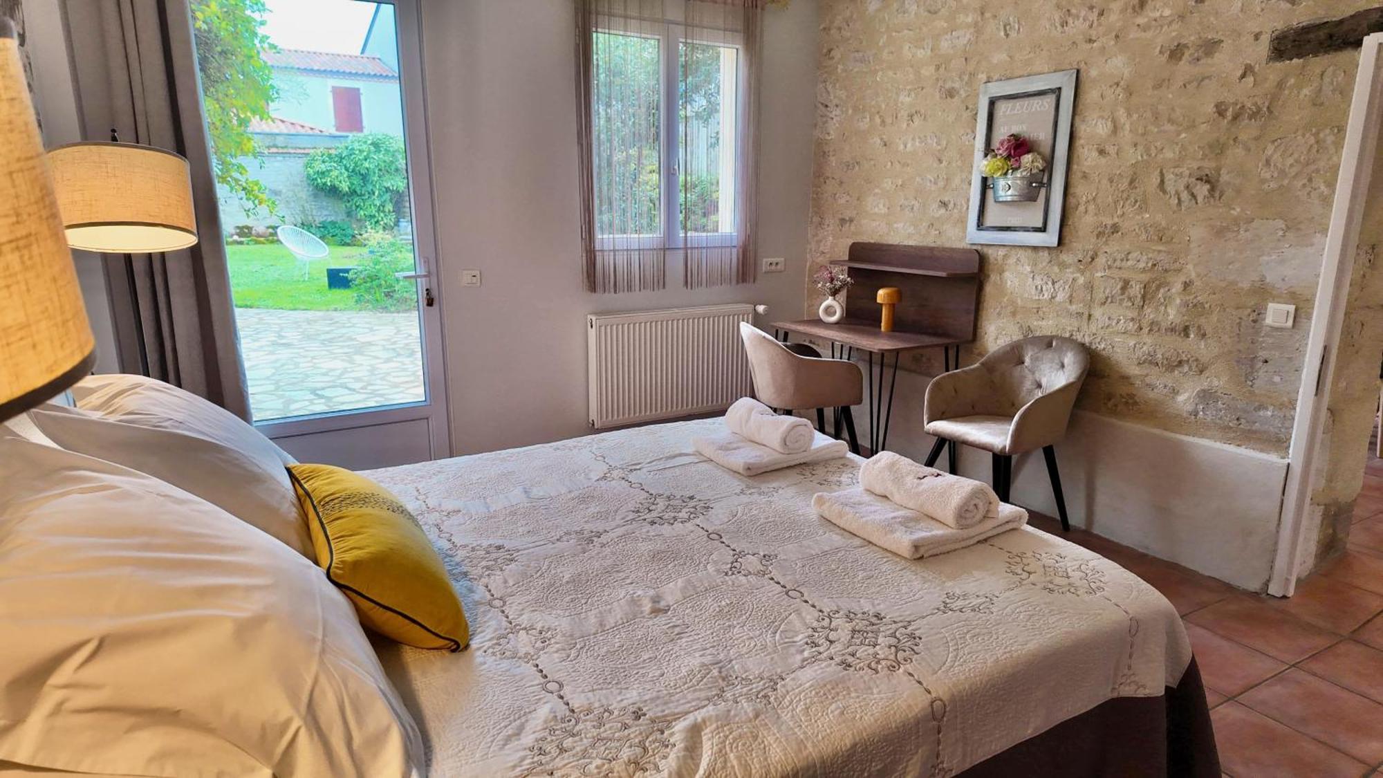 La Villa Des Roses Gite Chambres D'Hotes Piscine Chauffee Lucon Exterior photo